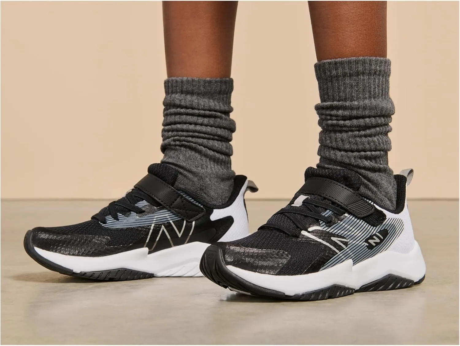 New Balance Unisex-Child Rave Run V2 Bungee Lace with Top Strap Shoe