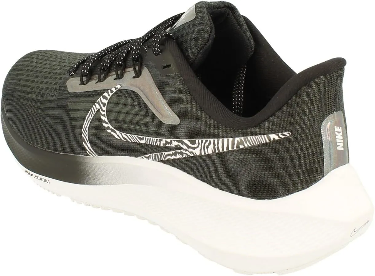 NIKE Women's Sneaker