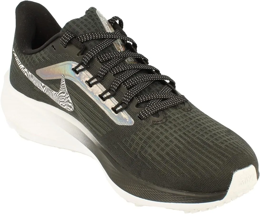 NIKE Women's Sneaker