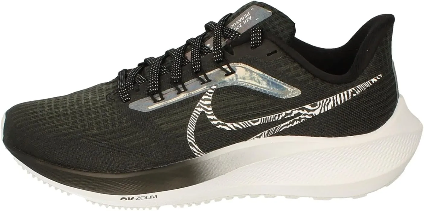 NIKE Women's Sneaker