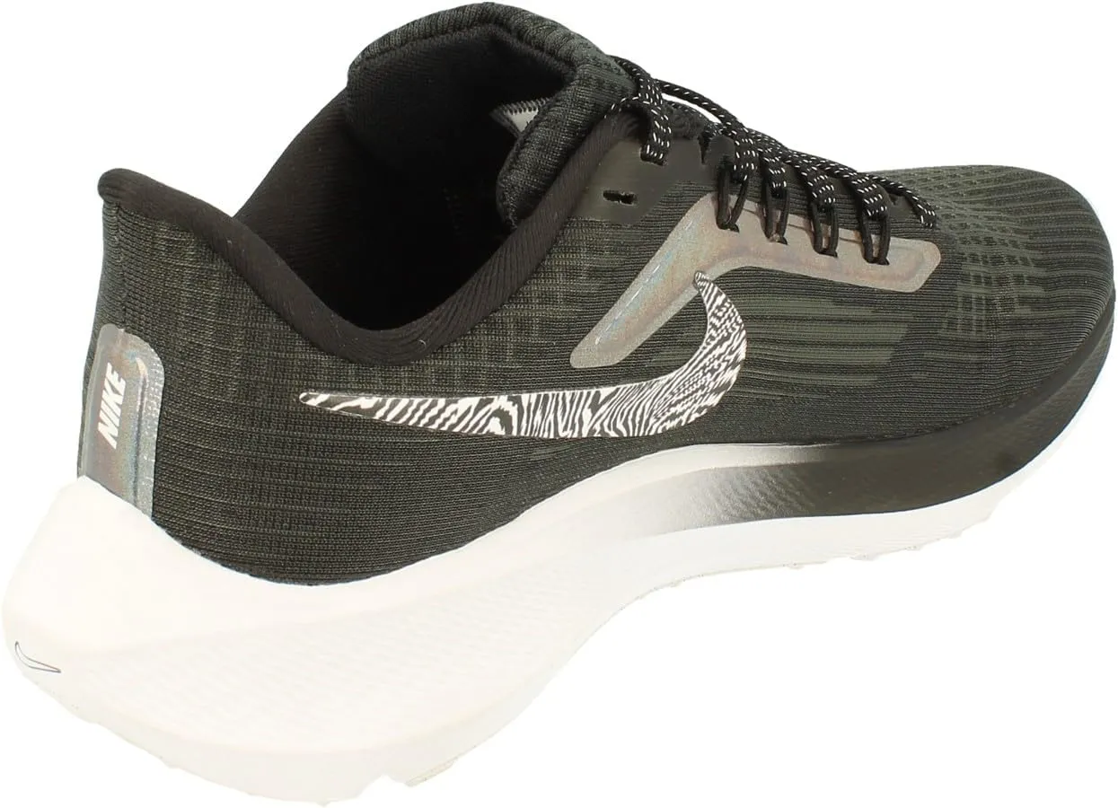 NIKE Women's Sneaker