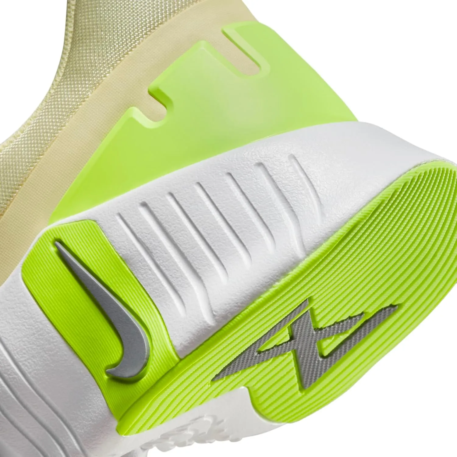 Nike Women's W Free Metcon 5 Sneaker, 0