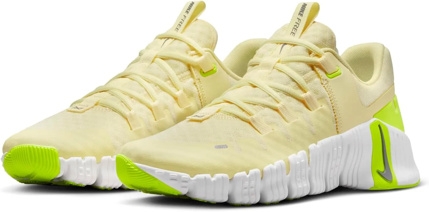 Nike Women's W Free Metcon 5 Sneaker, 0