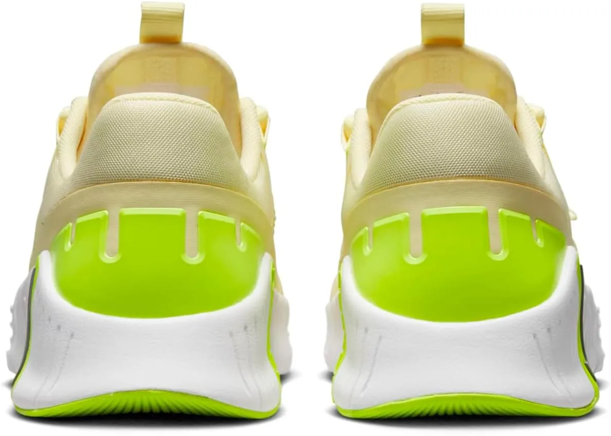 Nike Women's W Free Metcon 5 Sneaker, 0