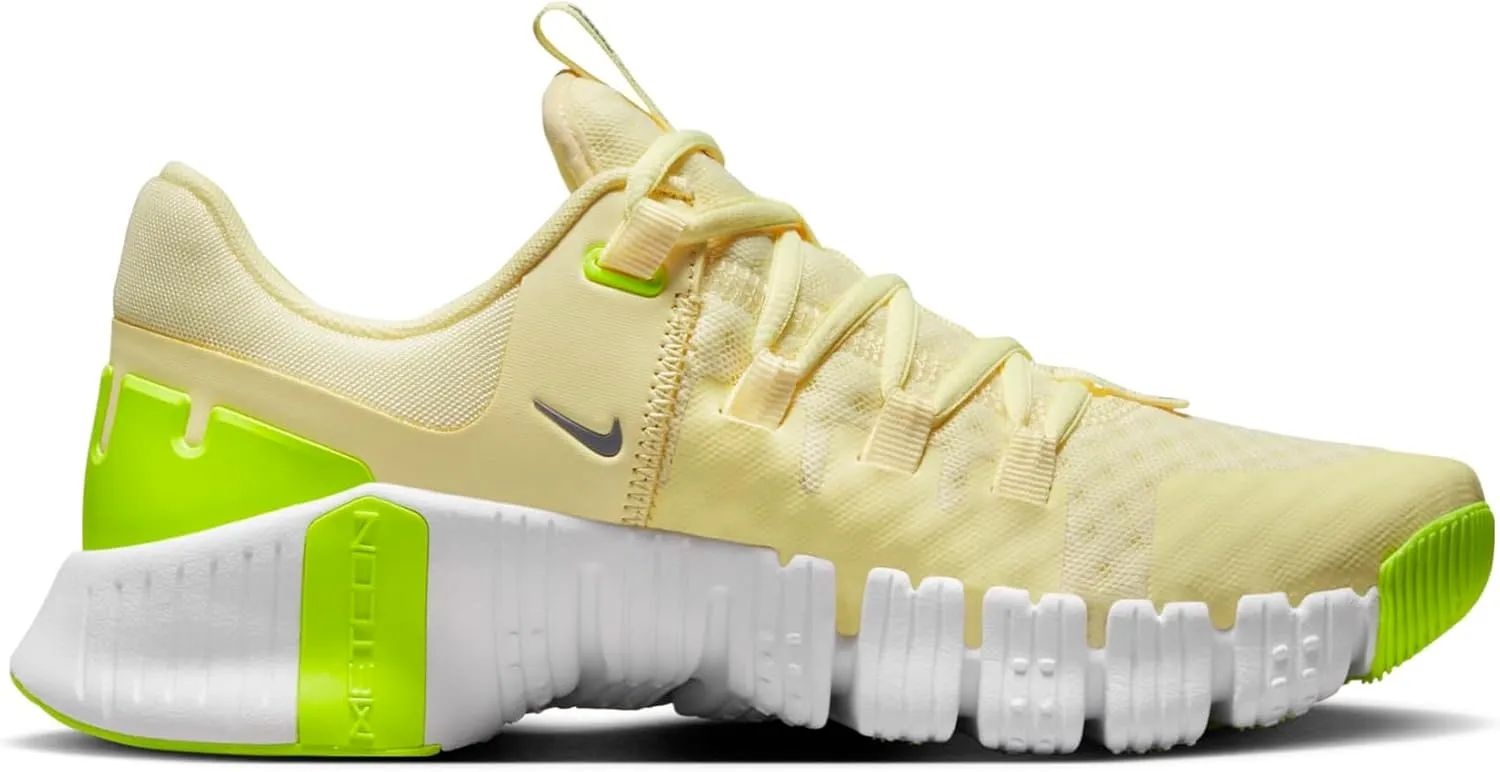 Nike Women's W Free Metcon 5 Sneaker, 0