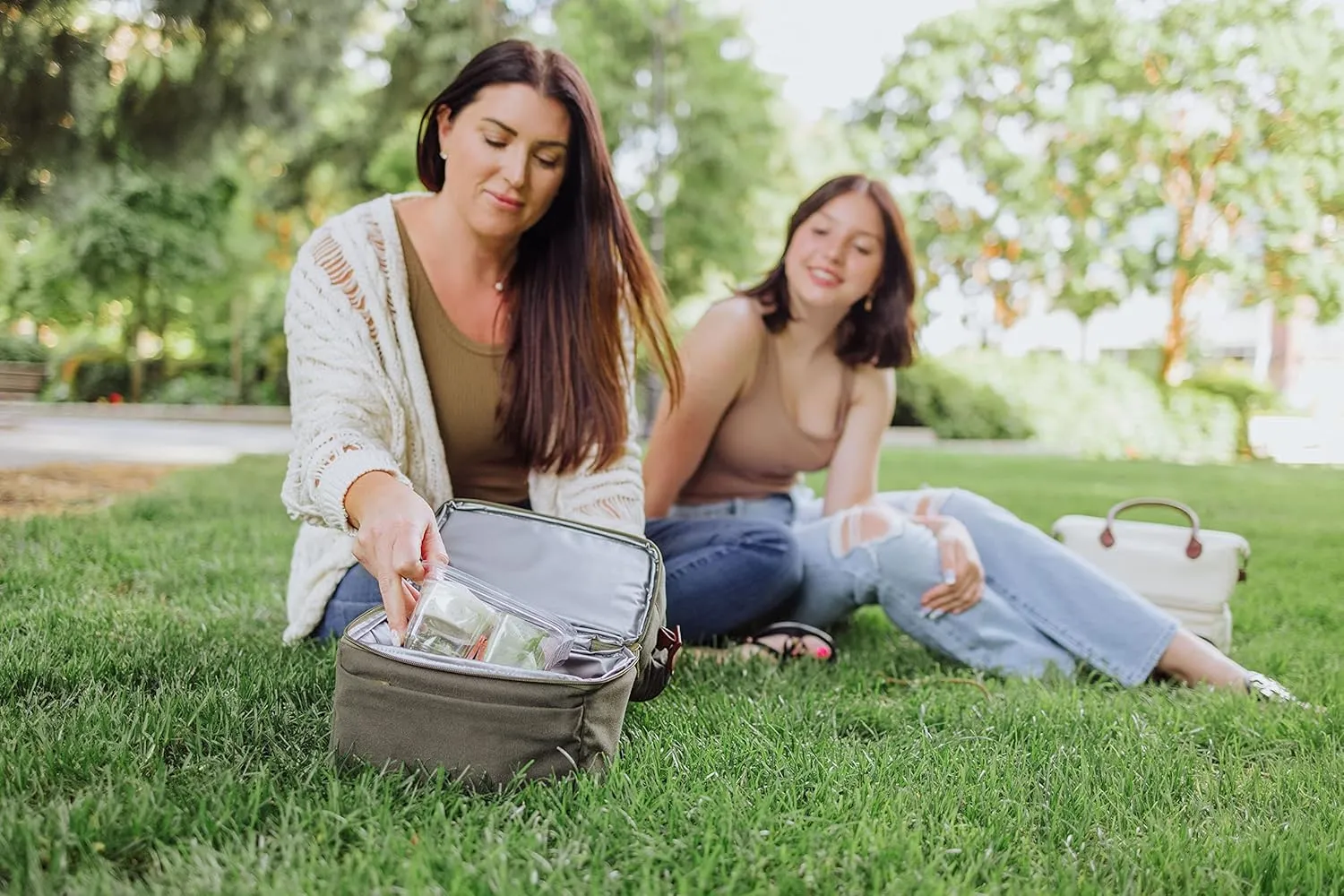 ONIVA - a Picnic Time brand, Urban Lunch Bag, Cooler Lunch Tote, Insulated Lunch Bag, (Green with Brown Accents)