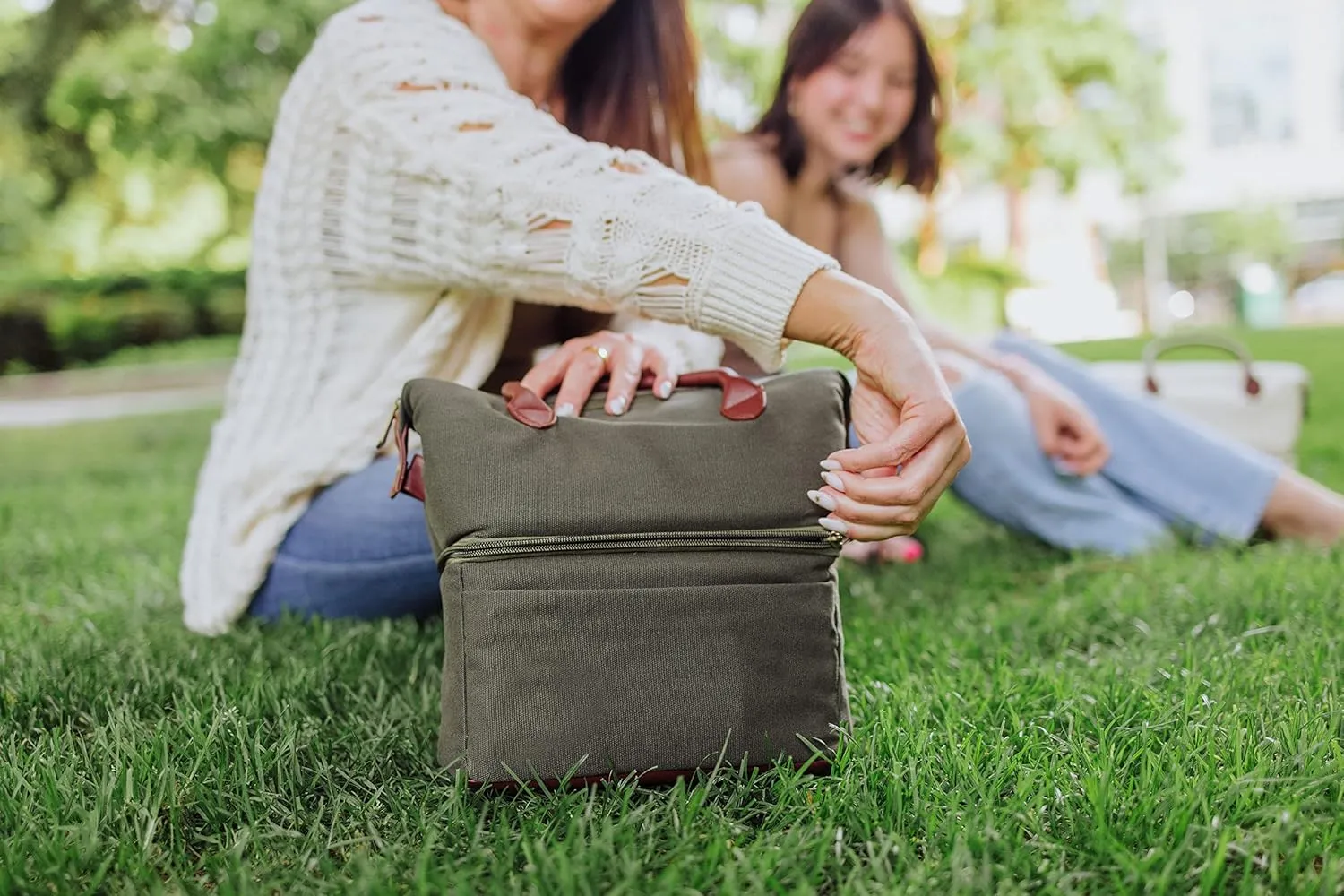 ONIVA - a Picnic Time brand, Urban Lunch Bag, Cooler Lunch Tote, Insulated Lunch Bag, (Green with Brown Accents)